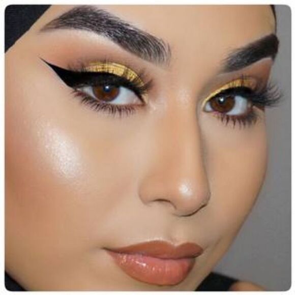 Milk & Honey Highlighter Palette by Beauty Bakerie - Picture 6 of 16